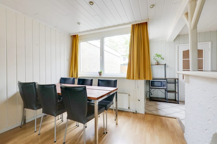 Photo 11 of Graaf Oswaldstraat 9