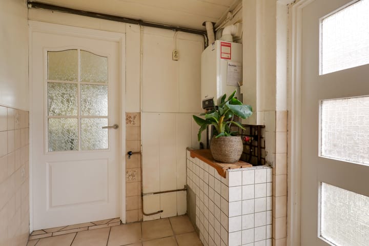 Photo 16 of Graaf Oswaldstraat 9