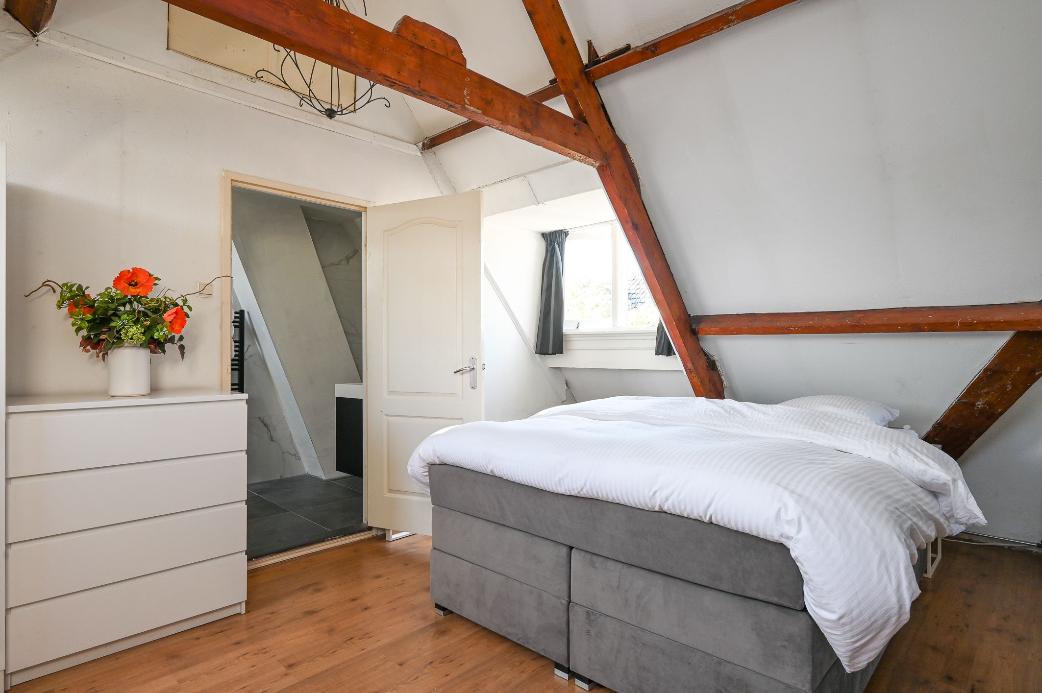 Foto 27 van Zwartewaalsestraat 44-B