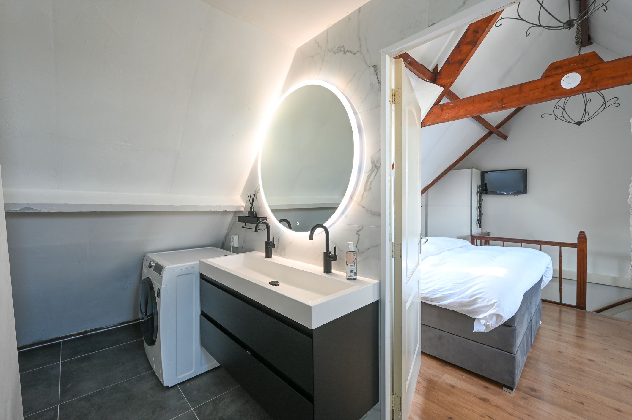 Foto 33 van Zwartewaalsestraat 44-B