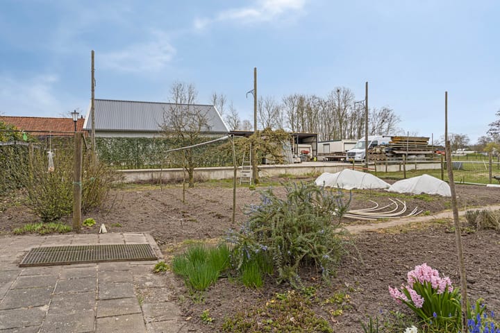 Photo 29 of Heusdenseweg 15