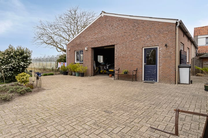 Photo 33 of Heusdenseweg 15