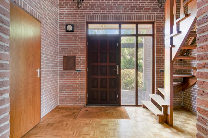 Photo 5 of Heirust 11