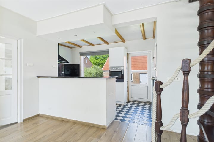 Photo 6 of Plevierstraat 31