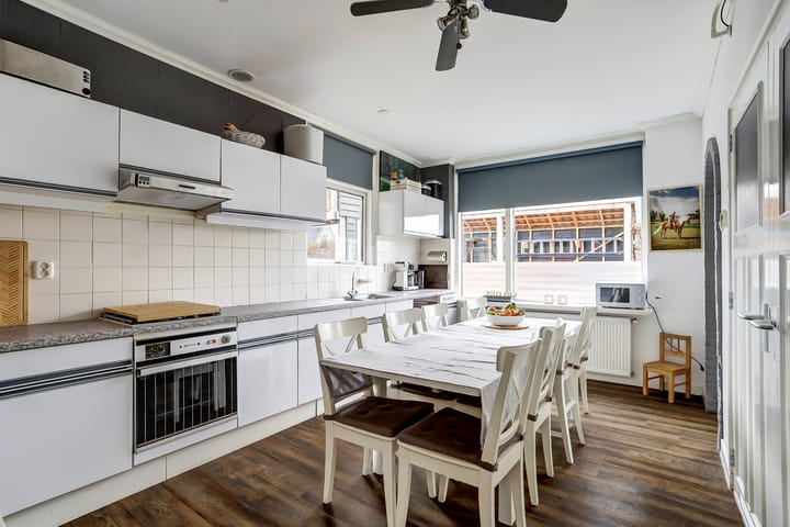 Photo 11 of Westeinde 28