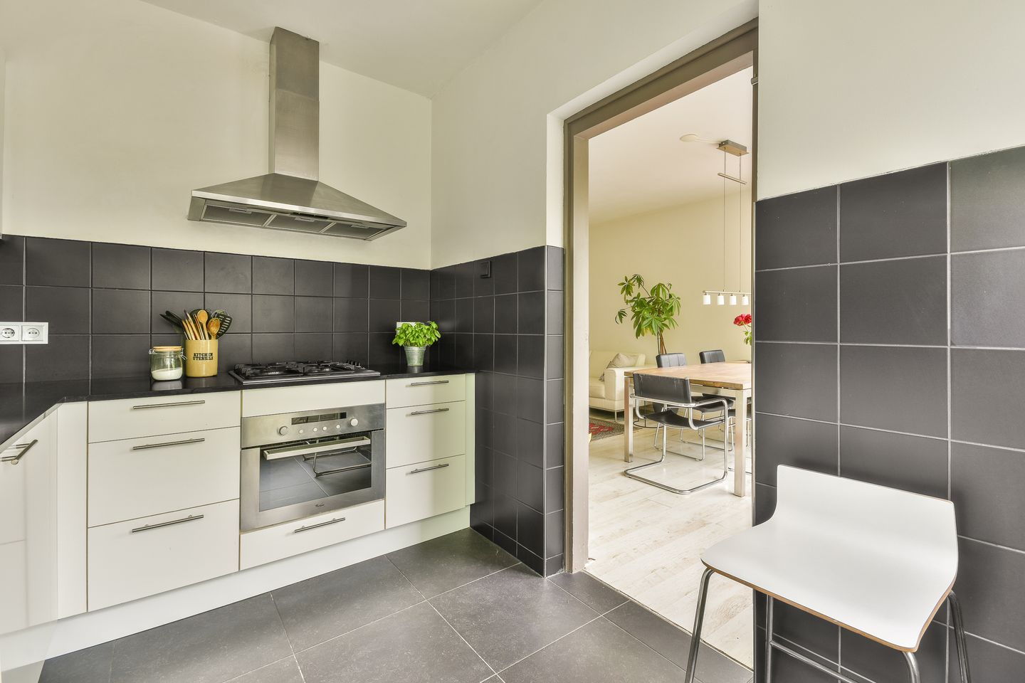 Photo 14 of Van Nijenrodeweg 12