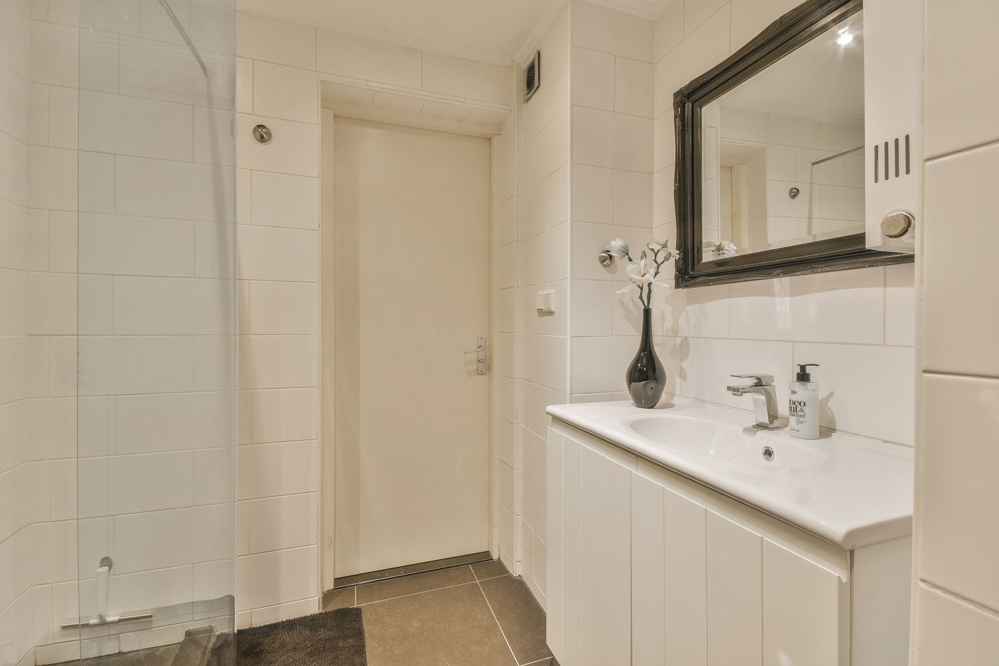 Photo 25 of Van Nijenrodeweg 12