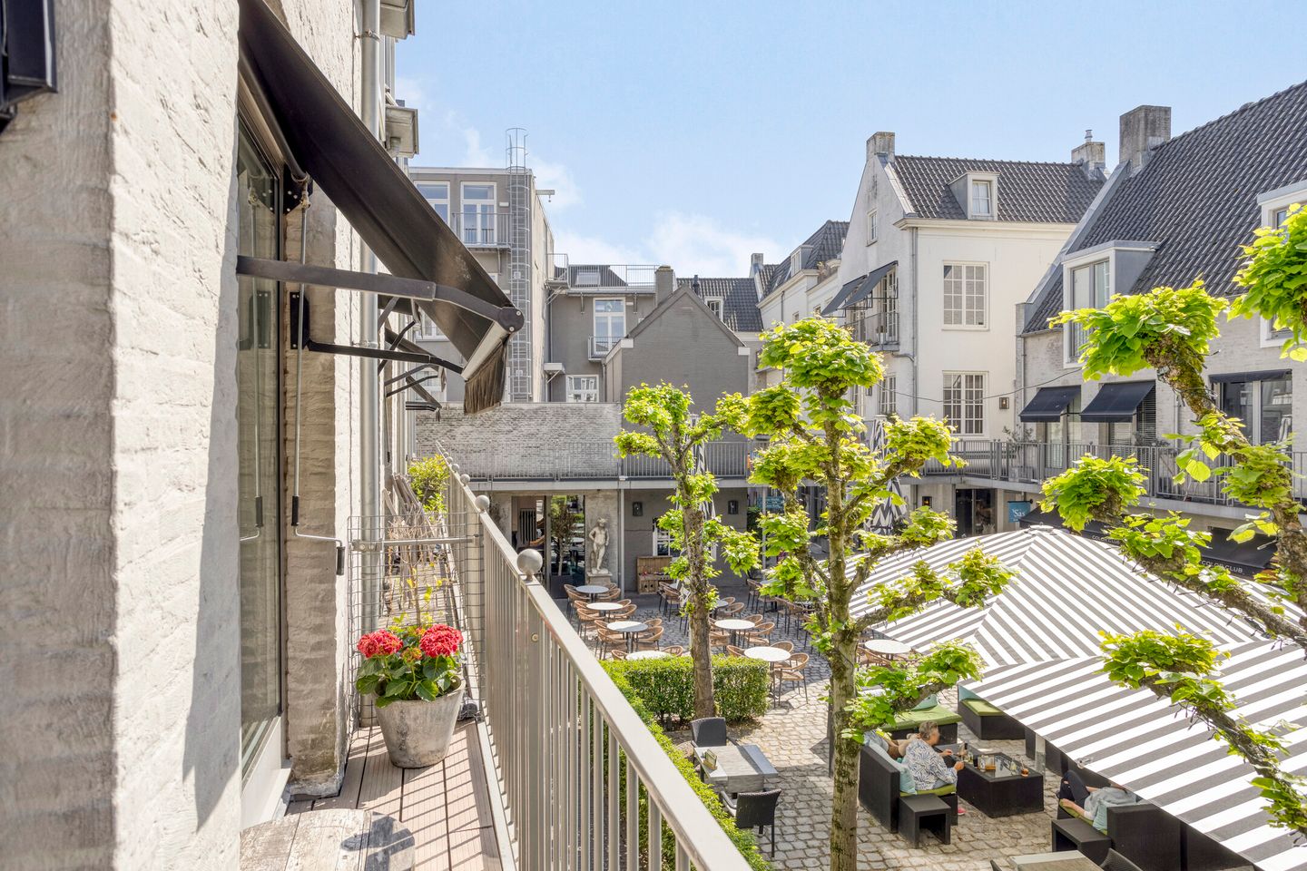 Foto 4 van t' Sas 28