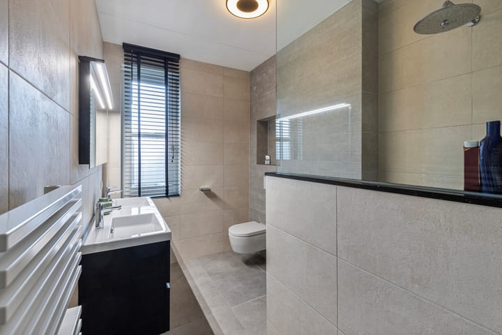 Photo 4 of Westrikse Binnenweg 71