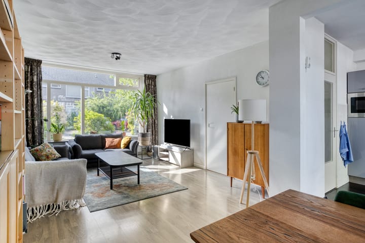 Foto 2 van Van Anrooijstraat 52