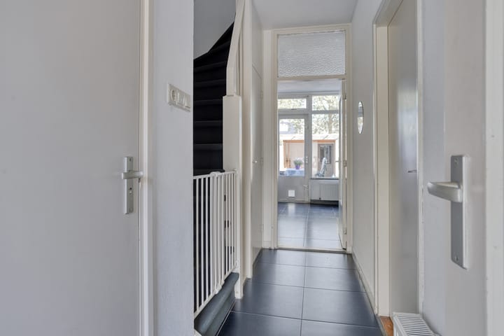 Foto 11 van Van Anrooijstraat 52