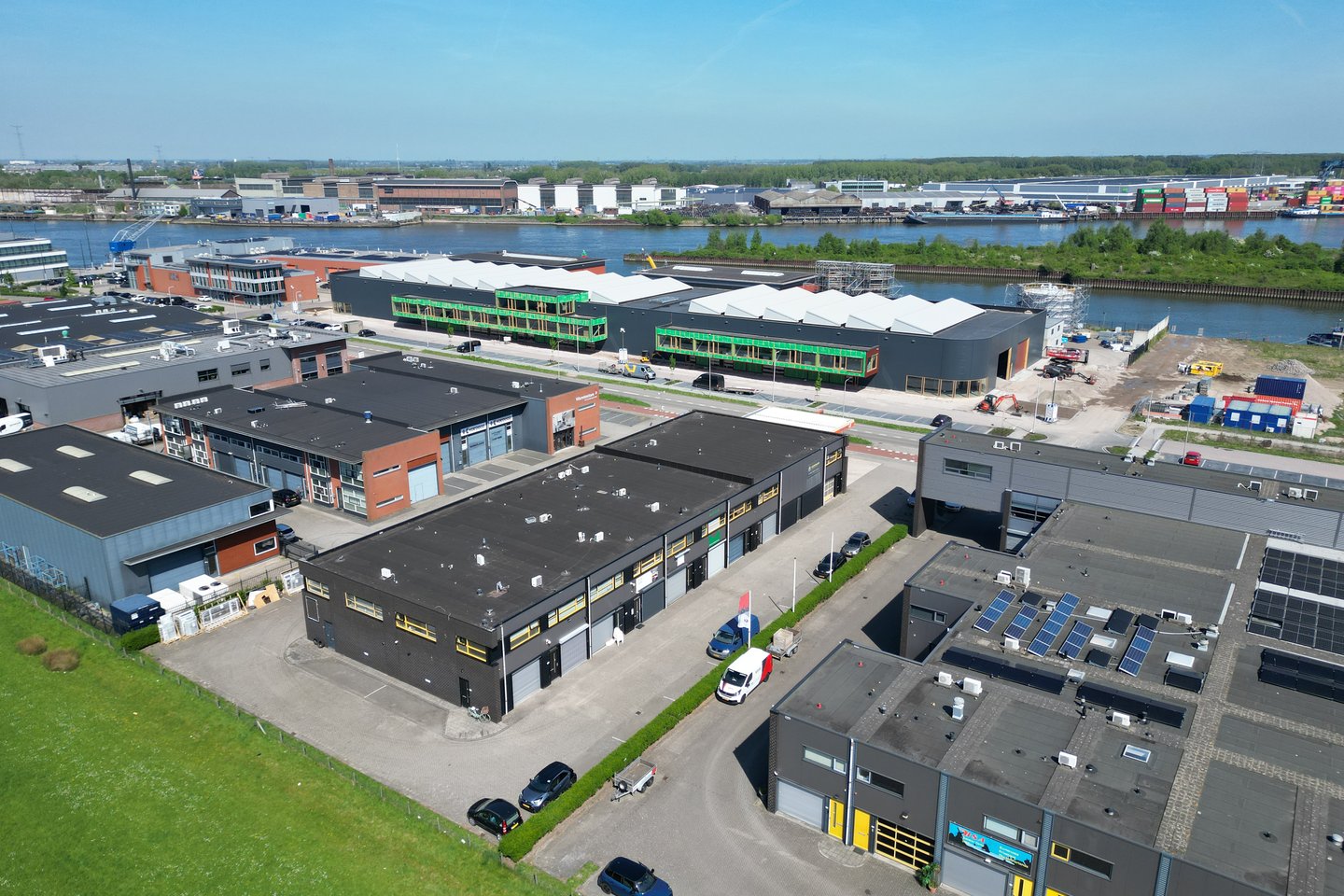 View photo 3 of Noordeinde 158