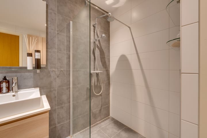 Photo 27 of Paramaribostraat 84-2