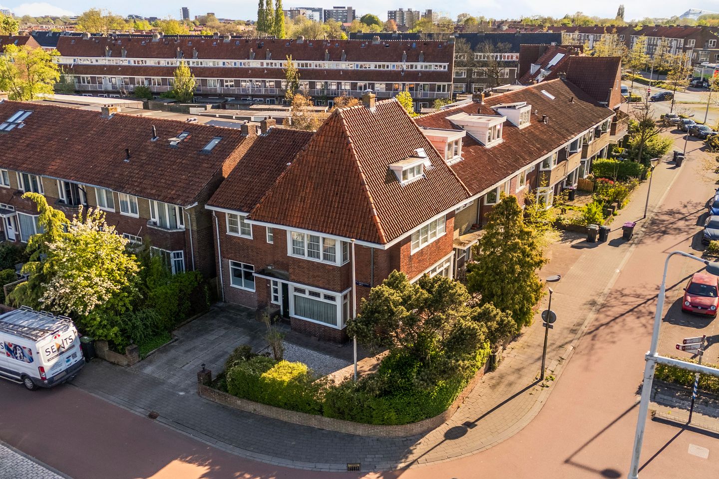 Foto 1 van Mr. P.J. Troelstraweg 127