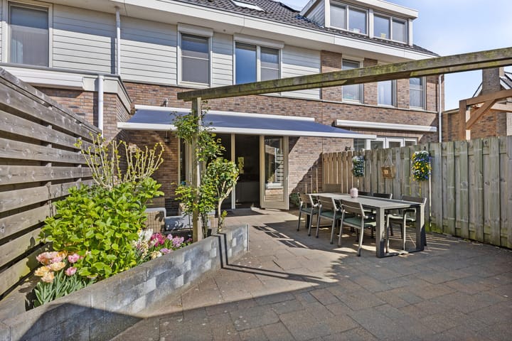 Photo 3 of Veersemeerstraat 21