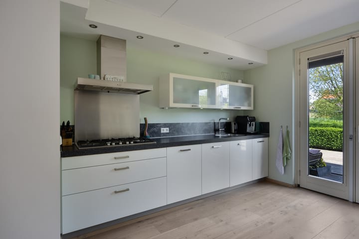 Photo 14 of Veersemeerstraat 21