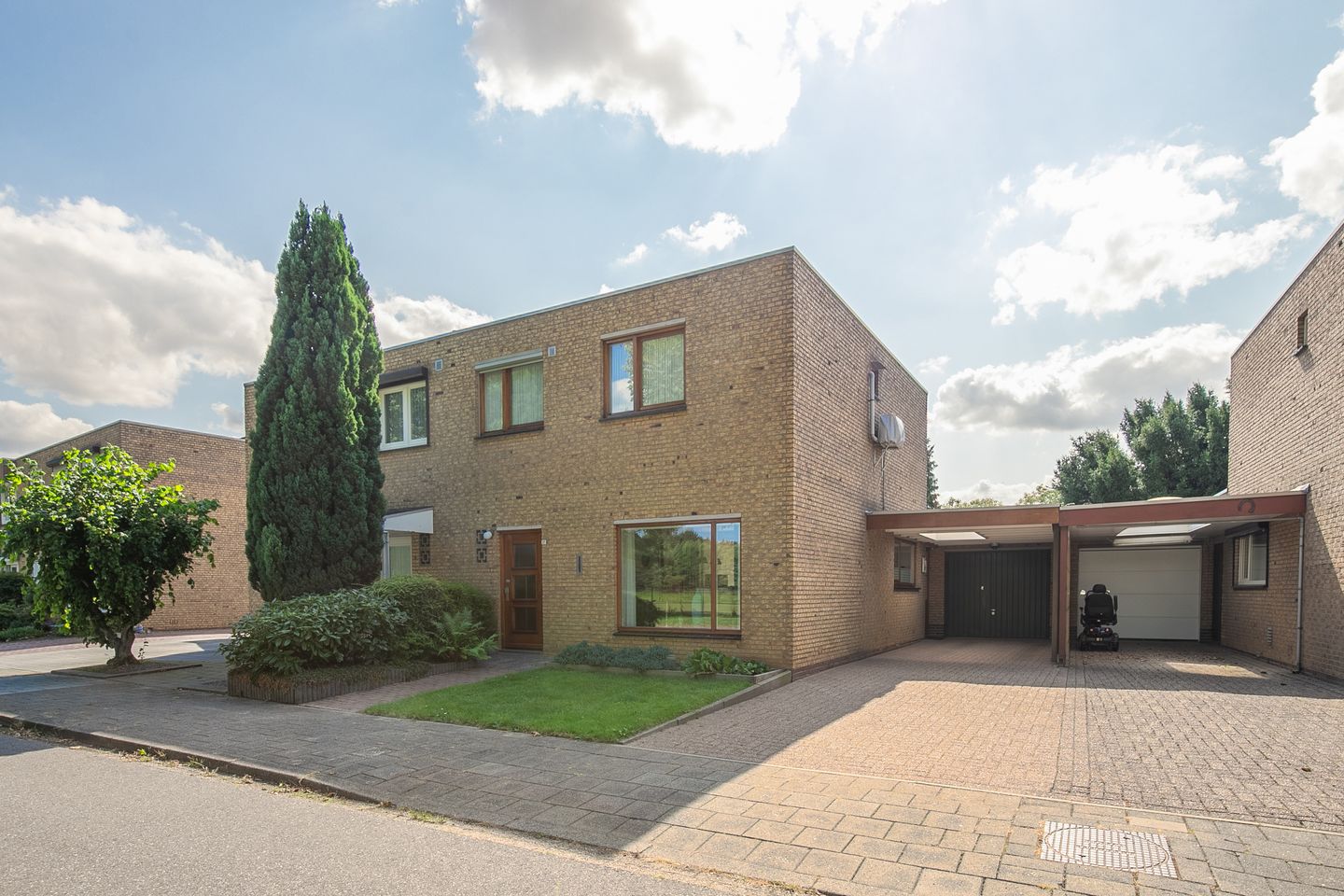 Foto 1 van Suttnerstraat 27