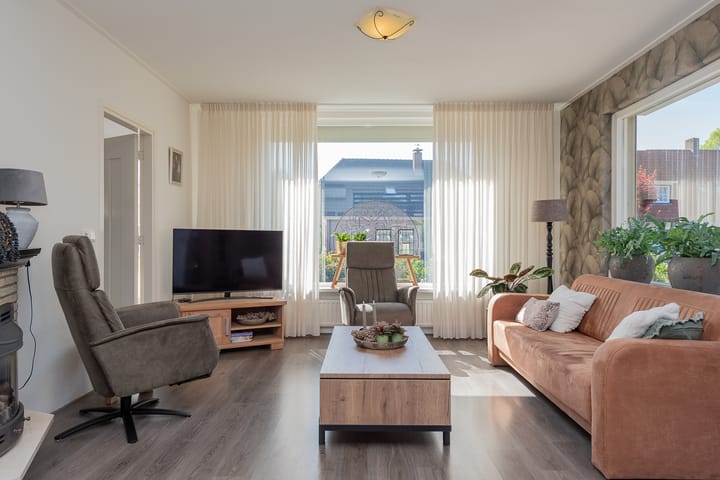 Foto 11 van Oranjeboomlaan 17