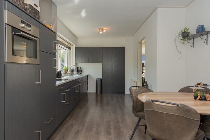 Foto 16 van Oranjeboomlaan 17