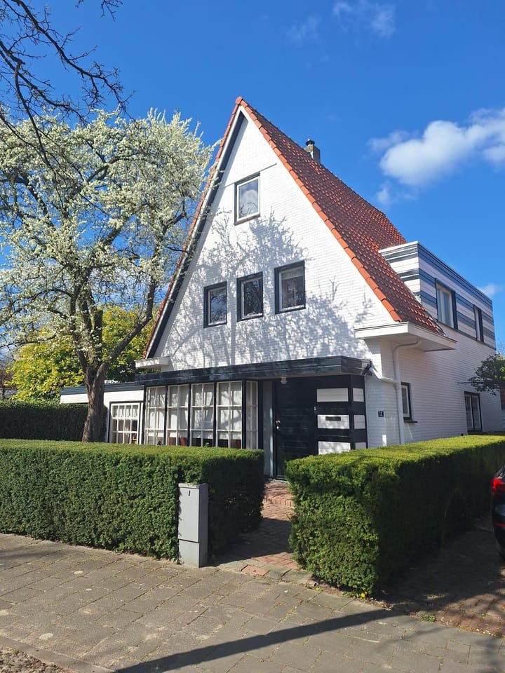 Foto 1 van Burg. Canterslaan 12