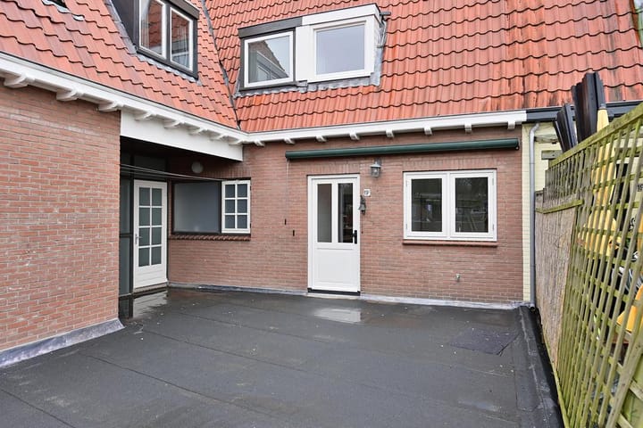 Photo 2 of Naarderstraat 19-B