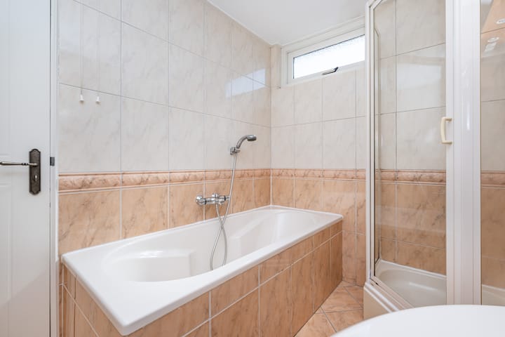 Photo 16 of Prins Hendrikstraat 19