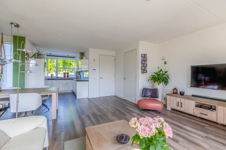 Foto 13 van Hoefsmid 11