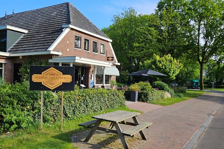Nijend 2, Anderen