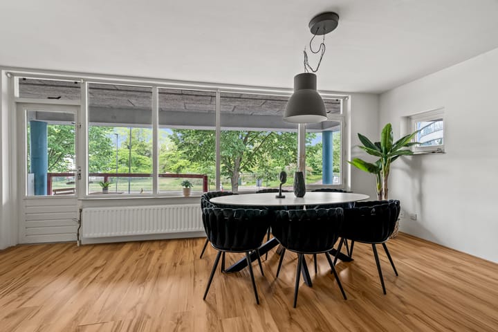 Photo 10 of Aartsbisschop Romerostraat 349