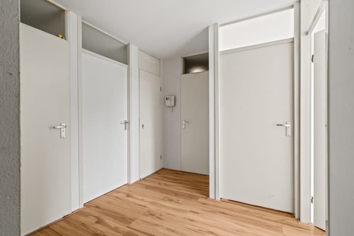 Photo 22 of Aartsbisschop Romerostraat 349