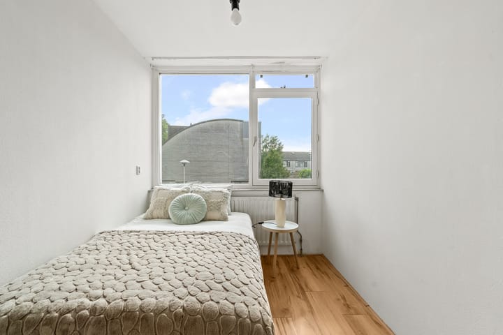 Photo 23 of Aartsbisschop Romerostraat 349