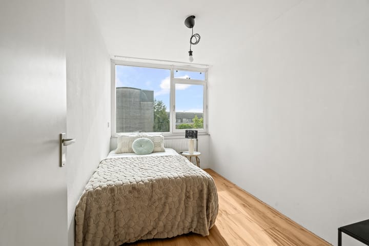 Photo 24 of Aartsbisschop Romerostraat 349