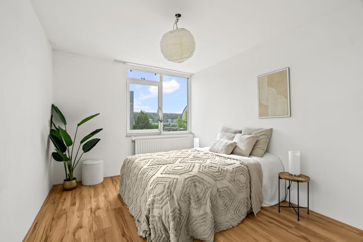 Photo 28 of Aartsbisschop Romerostraat 349