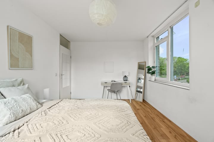 Photo 30 of Aartsbisschop Romerostraat 349