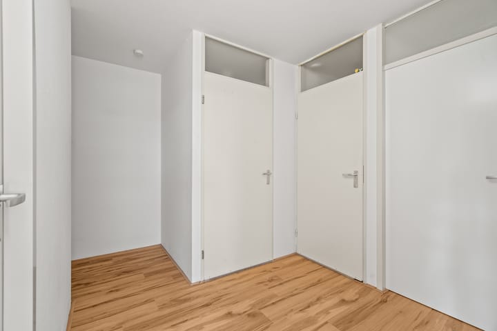 Photo 31 of Aartsbisschop Romerostraat 349