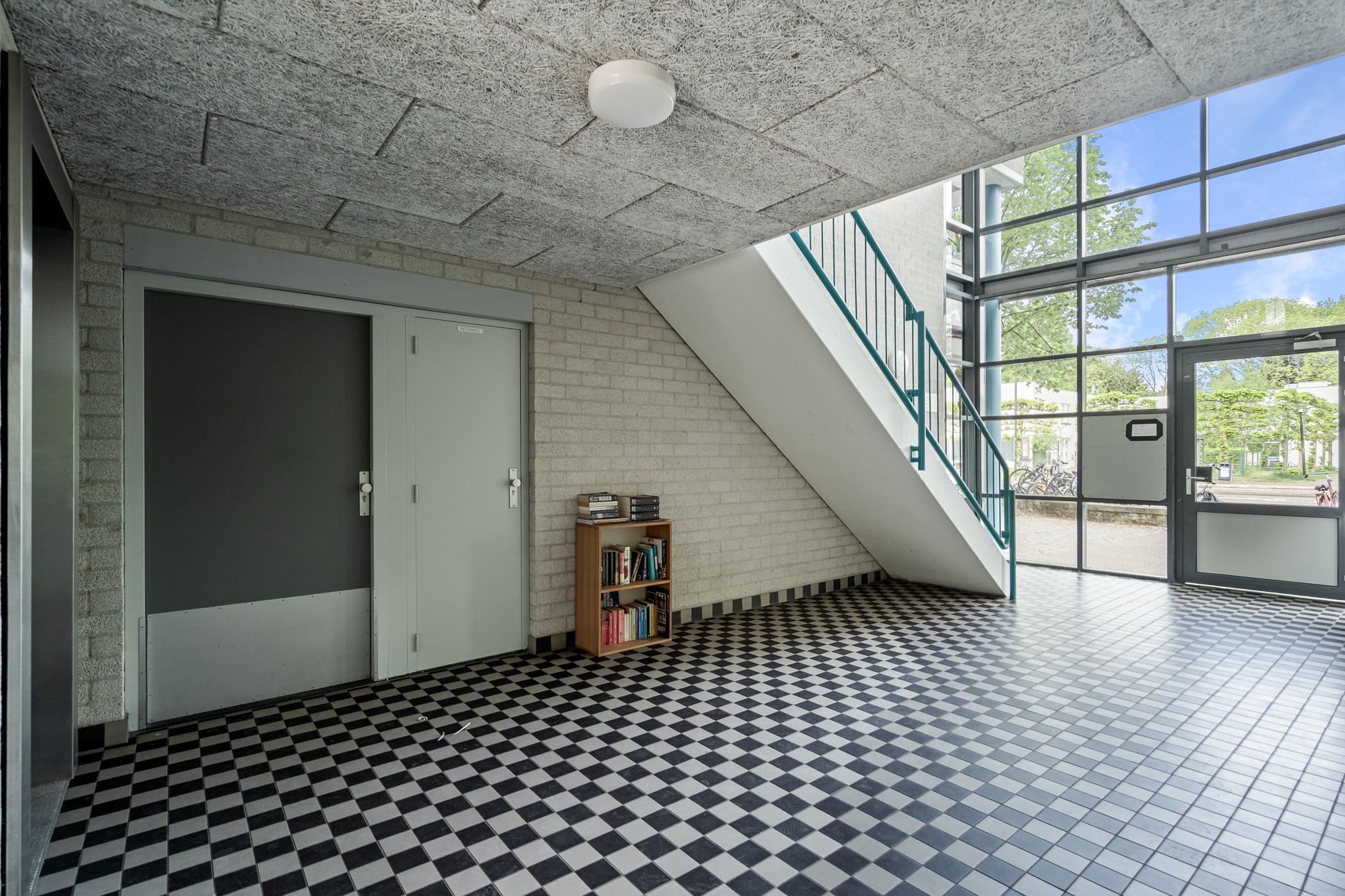 Foto 42 van Aartsbisschop Romerostraat 349