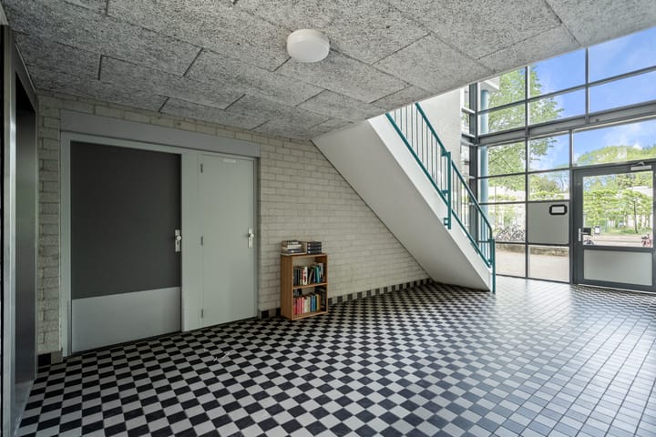 Photo 42 of Aartsbisschop Romerostraat 349