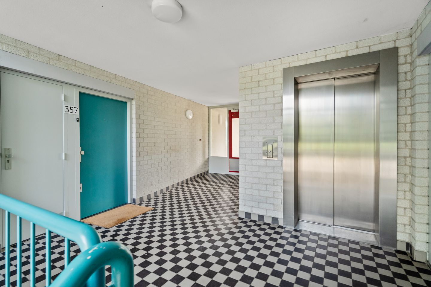 Foto 44 van Aartsbisschop Romerostraat 349