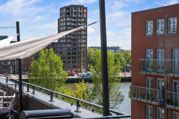 Foto 38 van De Ruyterstraat 22