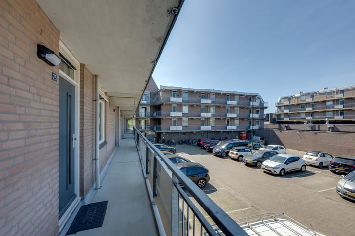 Photo 34 of Majoraan 27