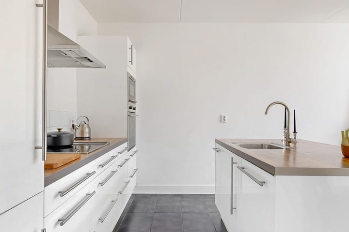 Photo 21 of Vromade 33