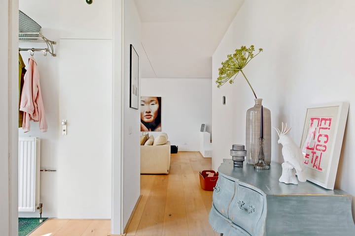 Photo 24 of Vromade 33