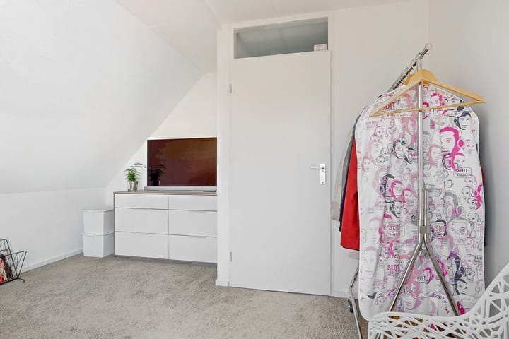 Photo 28 of Vromade 33