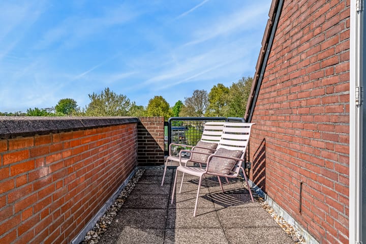 Photo 37 of Vromade 33