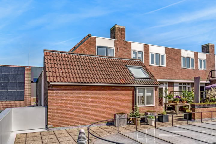 Photo 44 of Vromade 33