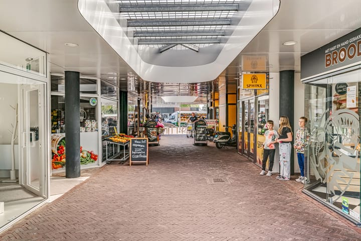 Photo 49 of Vromade 33