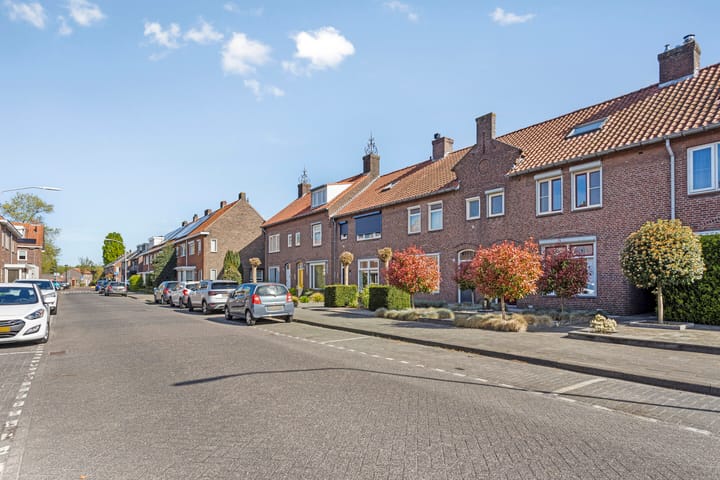 Photo 6 of Emmastraat 47
