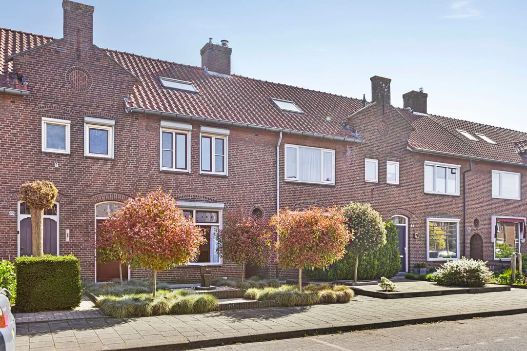 Photo 8 of Emmastraat 47