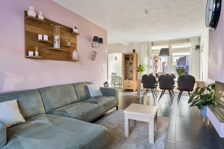 Photo 13 of Emmastraat 47