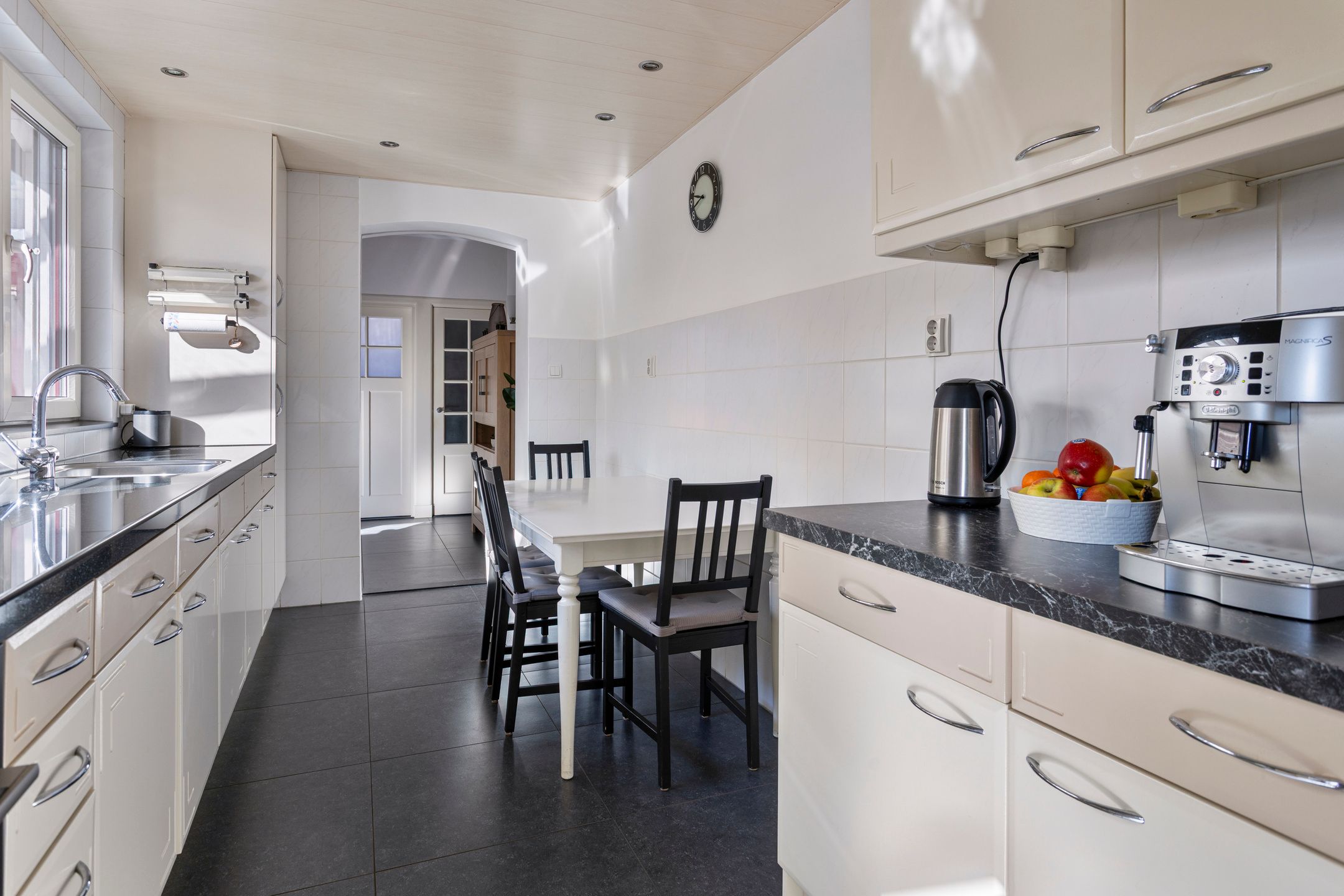 Photo 18 of Emmastraat 47